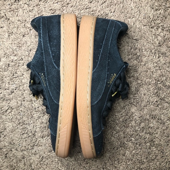 Women Puma Suede Sneakers - Picture 4 of 7